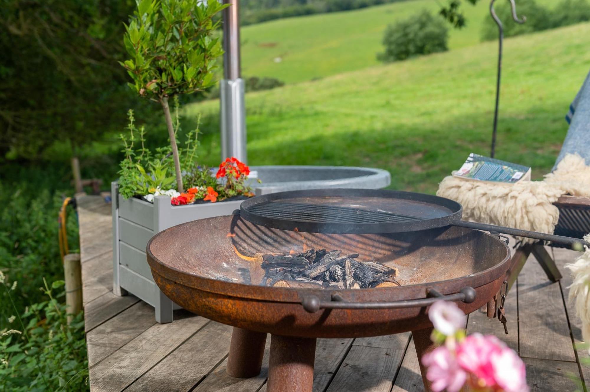 Tilbury Shepherd Huts With Hot Tubs Plus Holiday Cottages West Bagborough Εξωτερικό φωτογραφία
